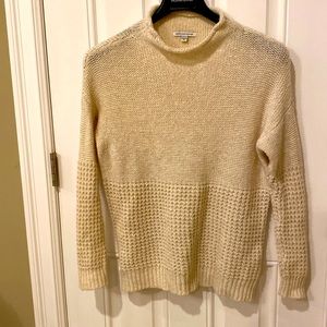 EUC - American Eagle sweater  - Size Medium